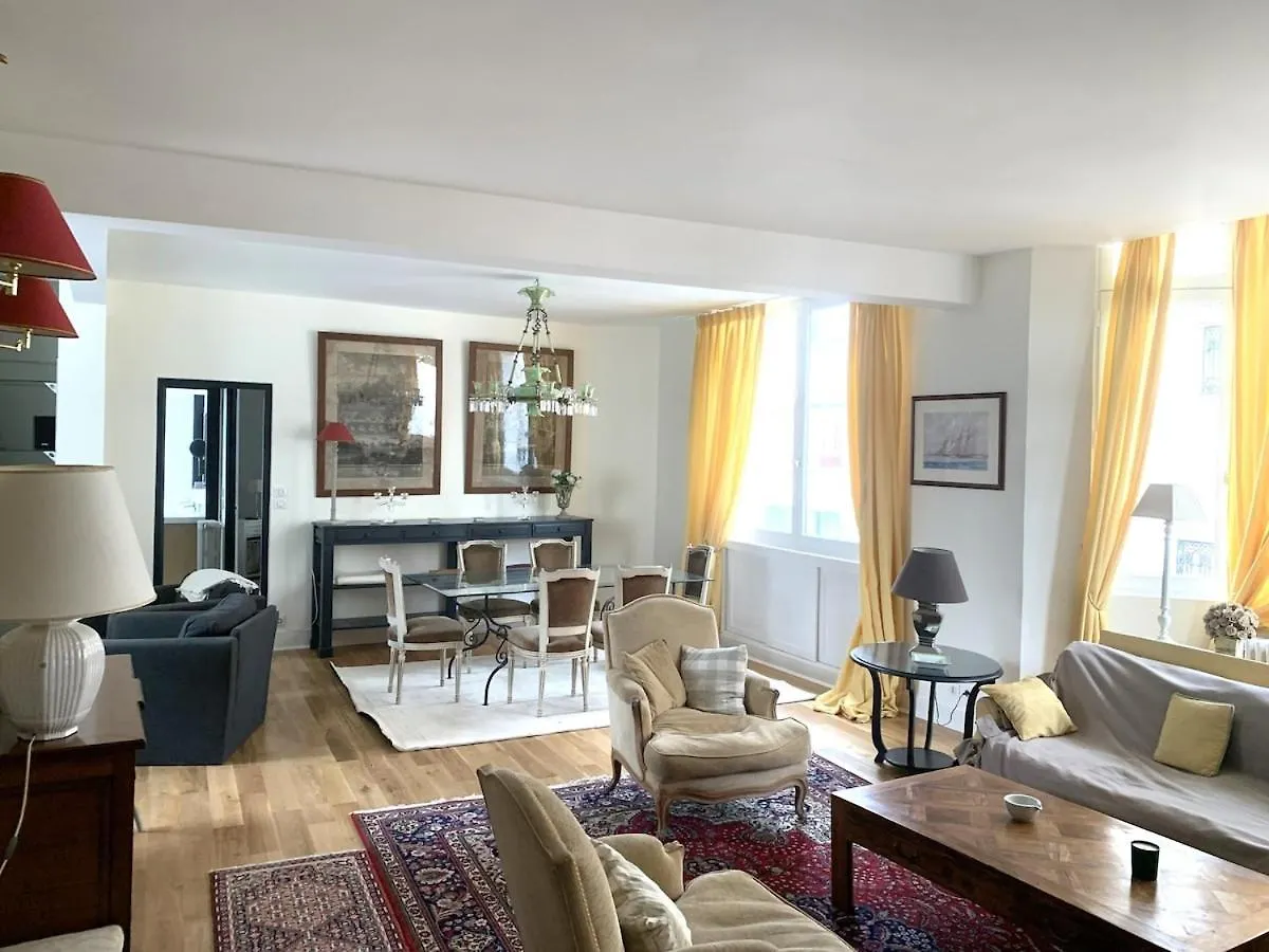 Paris 15, Beautiful 3 Bedrooms 0*,  France